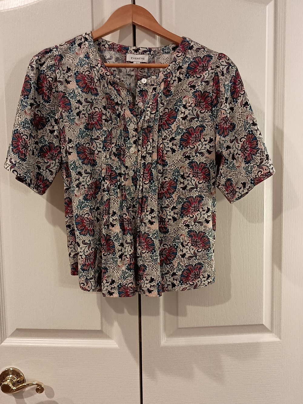 Evereve Floral Pleated Short-Sleeve Blouse in Cream with Red & Blue - Picture 2 of 16